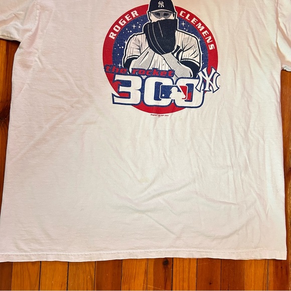Vintage Roger Clemens New York Yankees 300 Wins Shirt - Picture 4 of 11